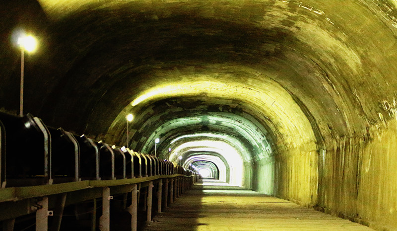 犁頭尖長膠帶運輸隧道建設